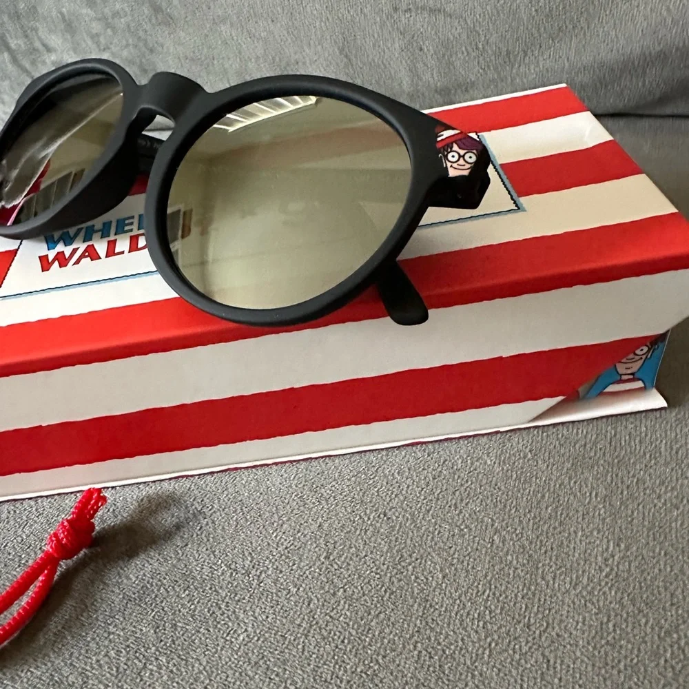 GOODR X WALDO SUNGLASSES - BRAND NEW